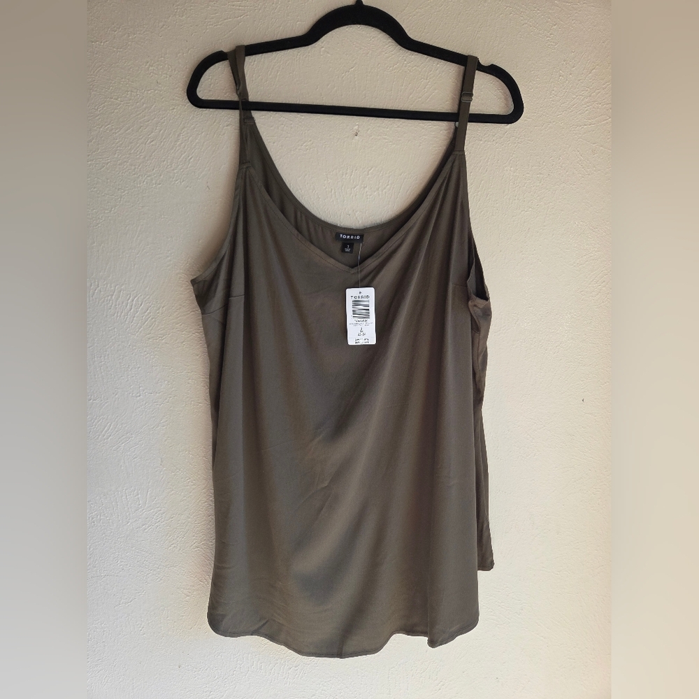 NWT Torrid Ava Stretch Challis Cami